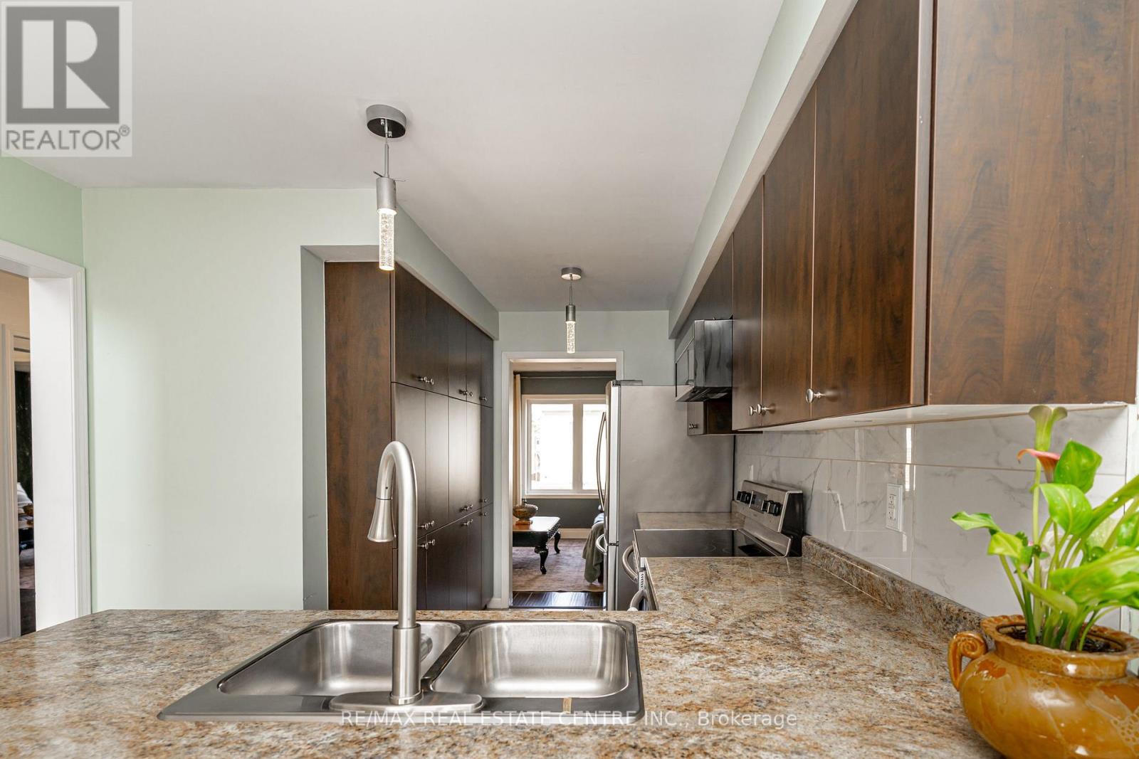 84 Vanhorne Close, Brampton, Ontario  L7A 0X9 - Photo 12 - W12925062