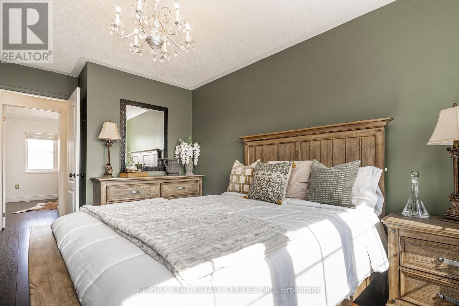 84 Vanhorne Close, Brampton, Ontario  L7A 0X9 - Photo 19 - W12925062