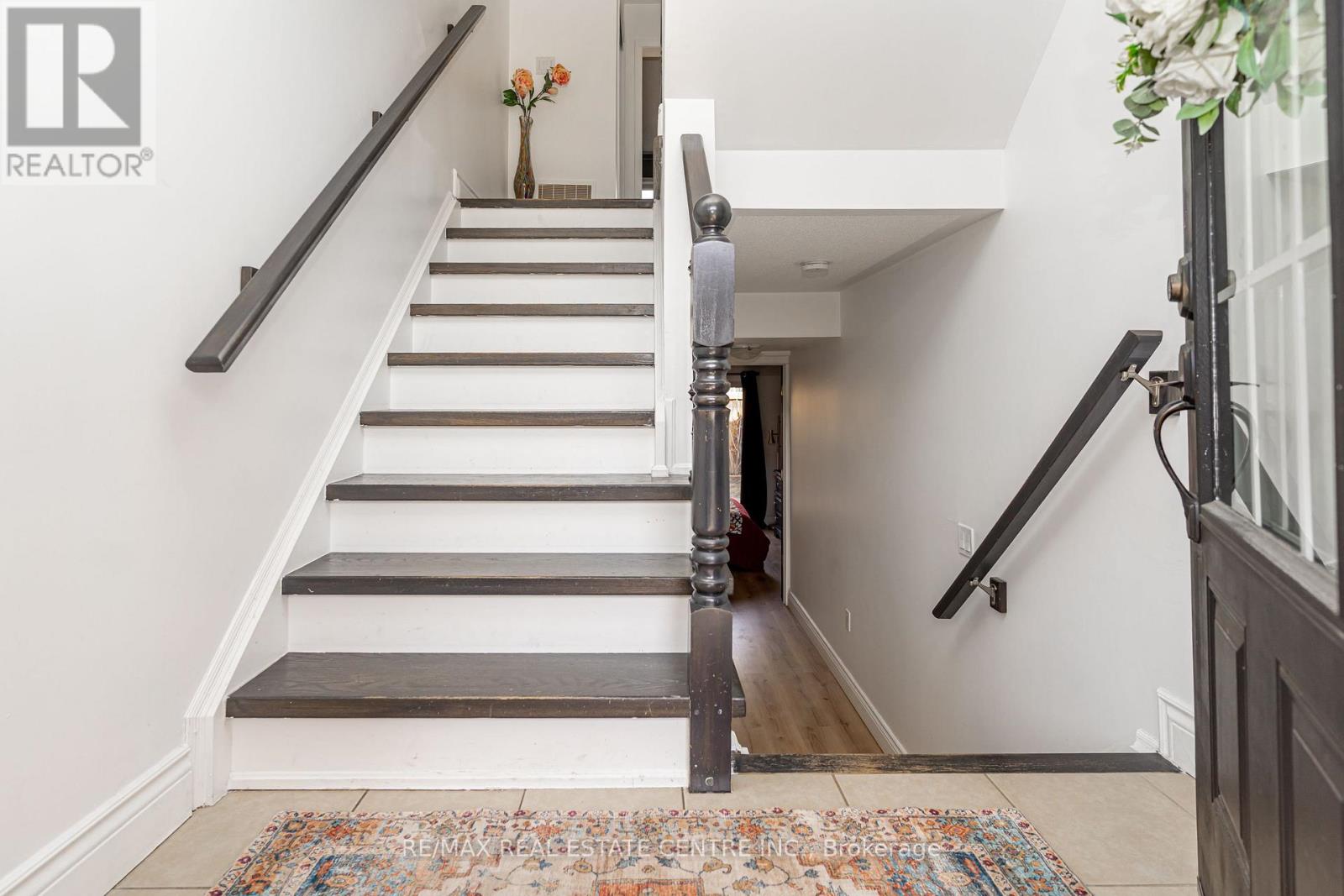 84 Vanhorne Close, Brampton, Ontario  L7A 0X9 - Photo 5 - W12925062