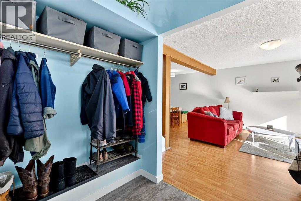 95 Woodglen Grove SW, Calgary, Alberta  T2W 4J9 - Photo 3 - A2294678