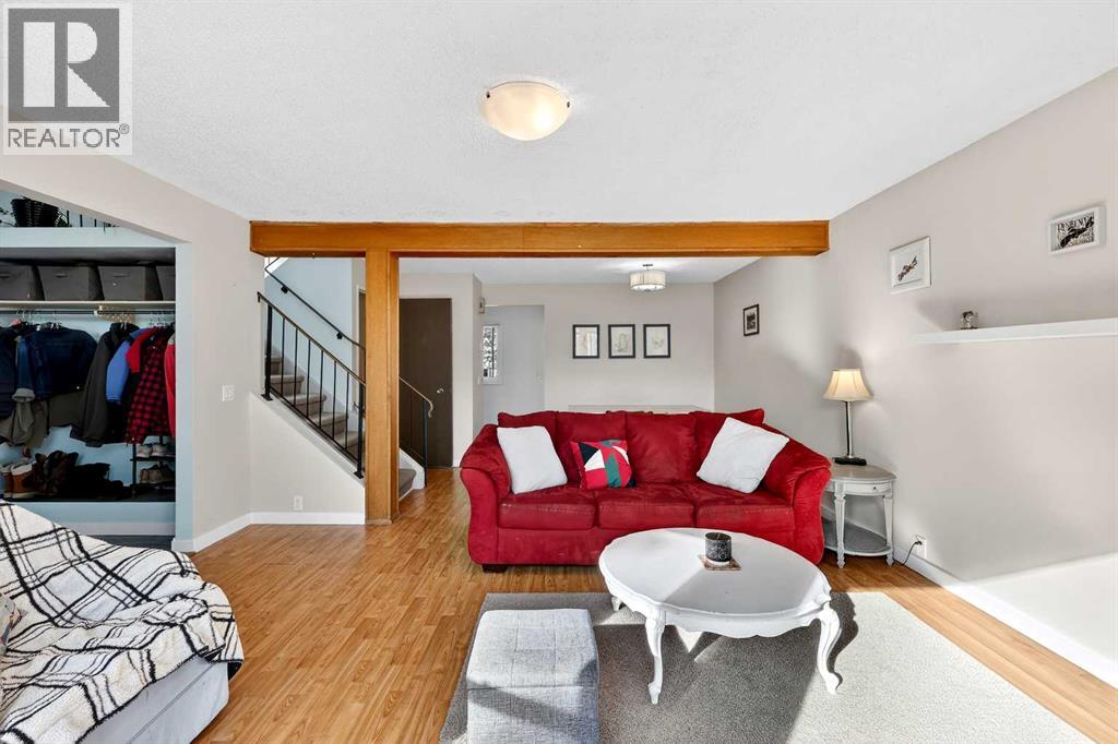 95 Woodglen Grove SW, Calgary, Alberta  T2W 4J9 - Photo 8 - A2294678