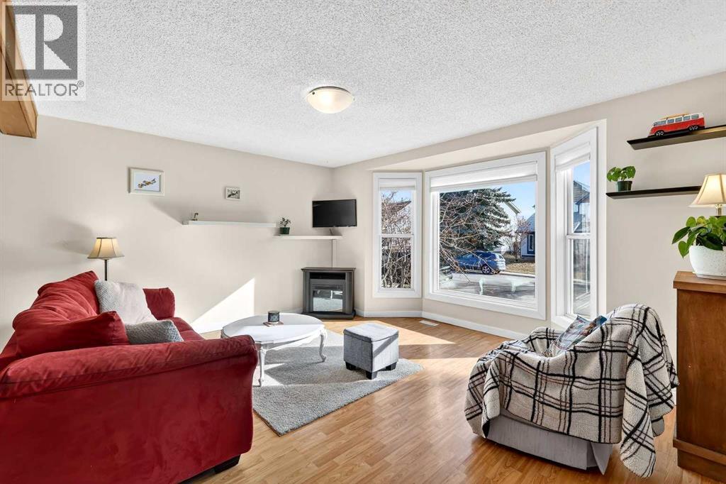 95 Woodglen Grove SW, Calgary, Alberta  T2W 4J9 - Photo 6 - A2294678