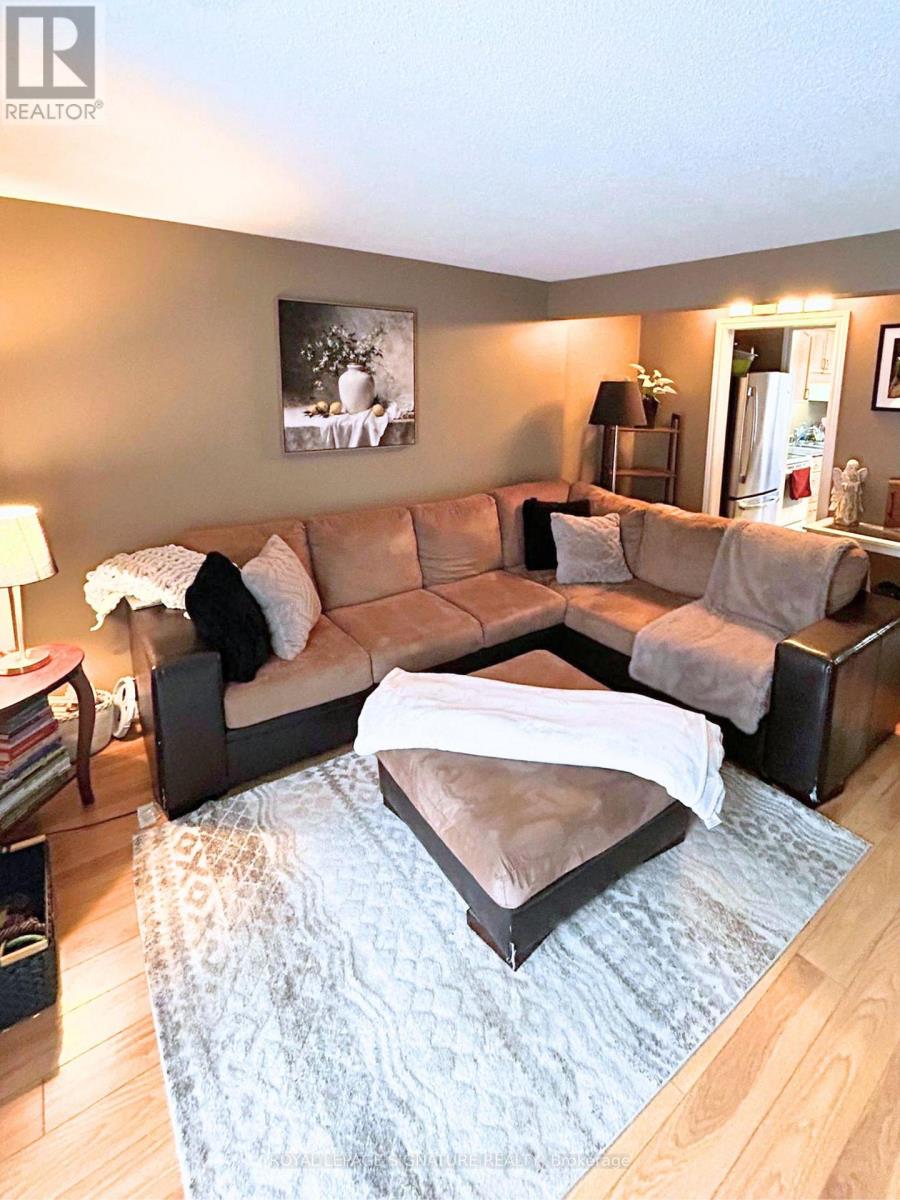 276 Benesfort Crescent, Kitchener, Ontario  N2N 3B5 - Photo 3 - X12924982