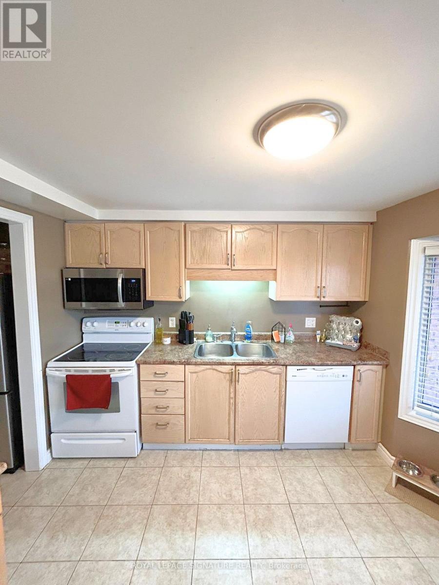 276 Benesfort Crescent, Kitchener, Ontario  N2N 3B5 - Photo 4 - X12924982