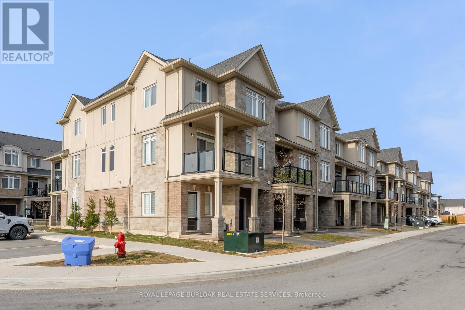 36 - 40 ZINFANDEL DRIVE, Hamilton, Ontario