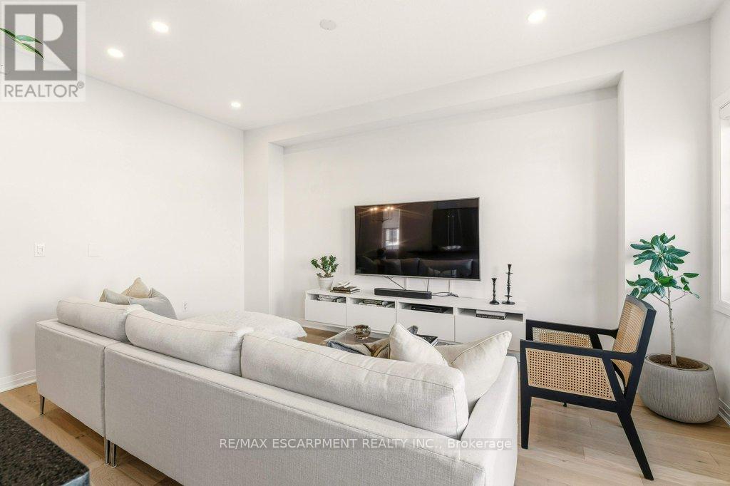 3998 Fracchioni Drive, Lincoln, Ontario  L3J 0R9 - Photo 9 - X12925004