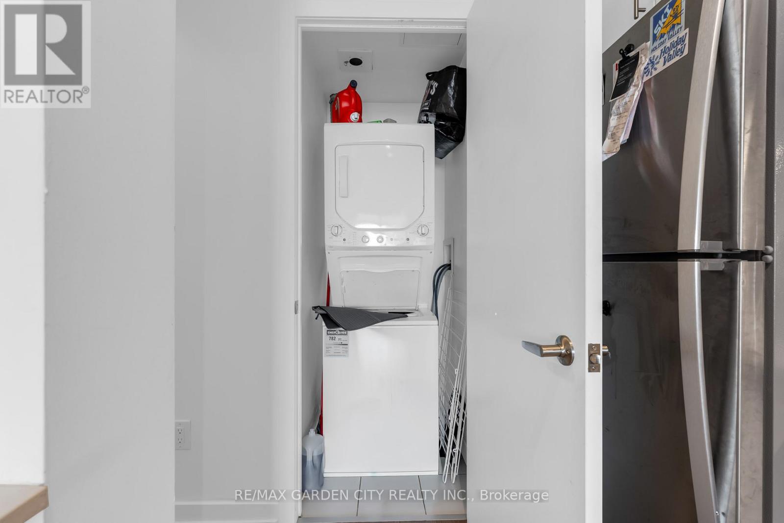 814 - 550 North Service Road, Grimsby, Ontario  L3M 4E8 - Photo 13 - X12925012