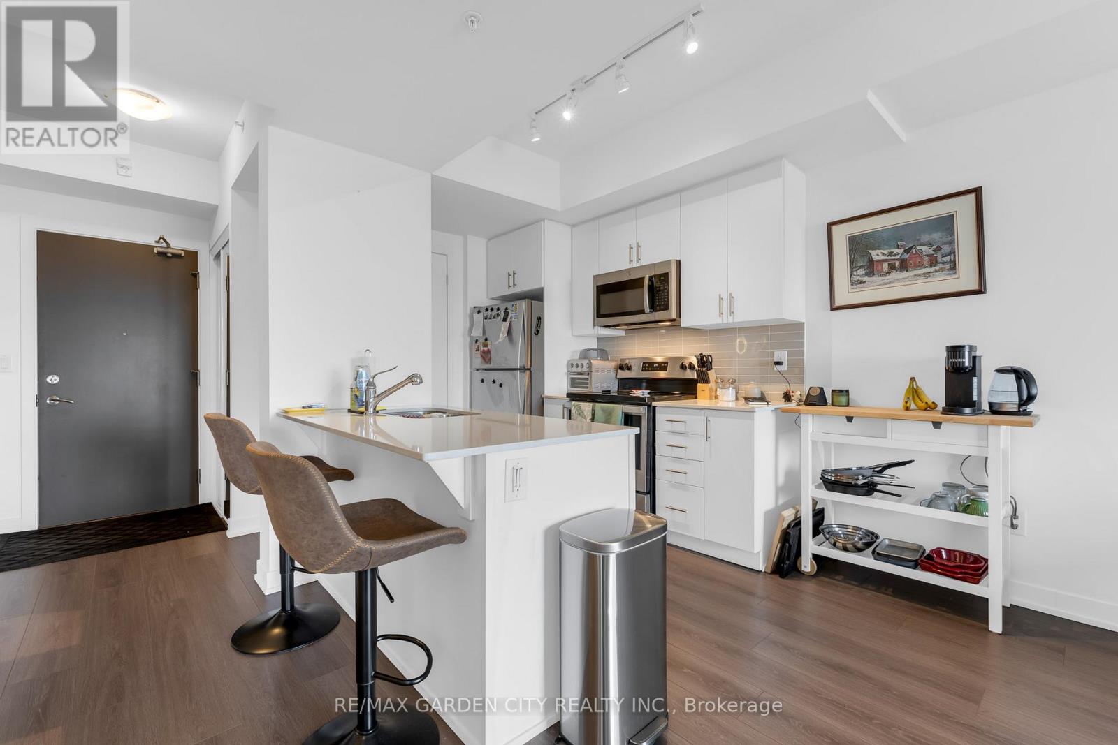 814 - 550 North Service Road, Grimsby, Ontario  L3M 4E8 - Photo 2 - X12925012