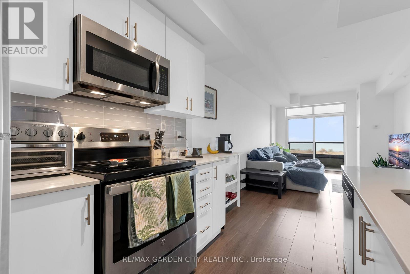 814 - 550 North Service Road, Grimsby, Ontario  L3M 4E8 - Photo 3 - X12925012