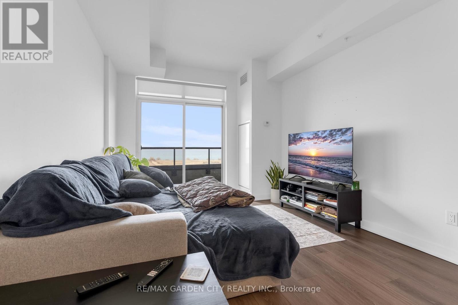 814 - 550 North Service Road, Grimsby, Ontario  L3M 4E8 - Photo 6 - X12925012