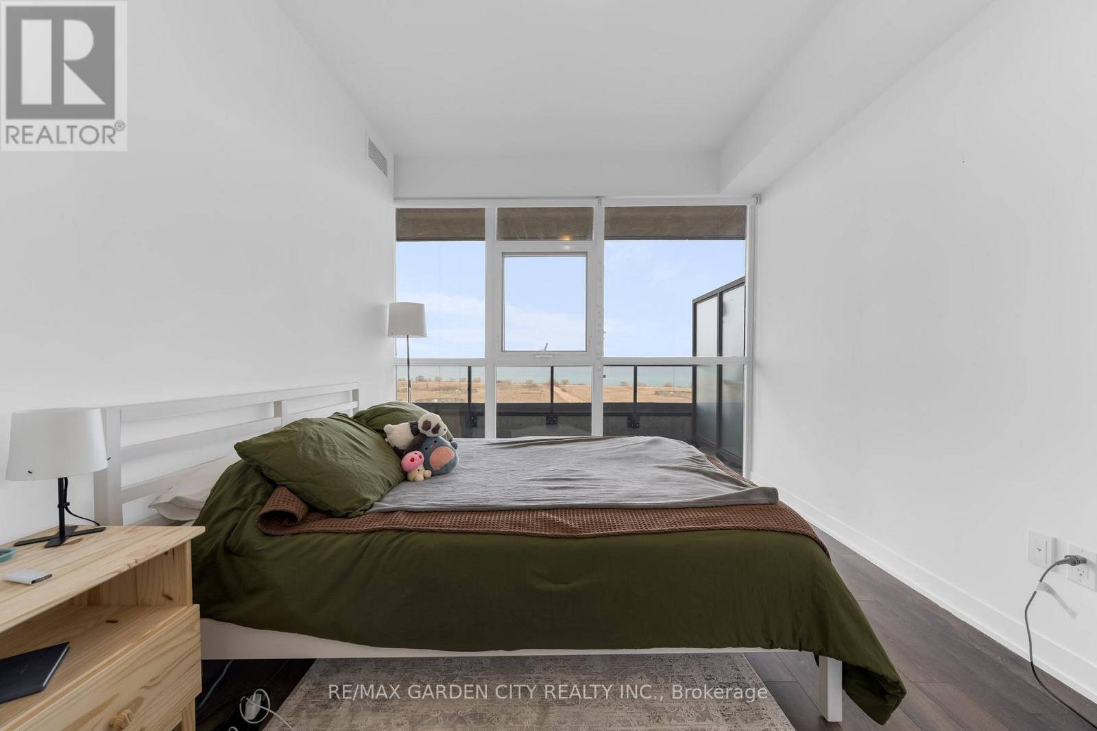 814 - 550 North Service Road, Grimsby, Ontario  L3M 4E8 - Photo 8 - X12925012