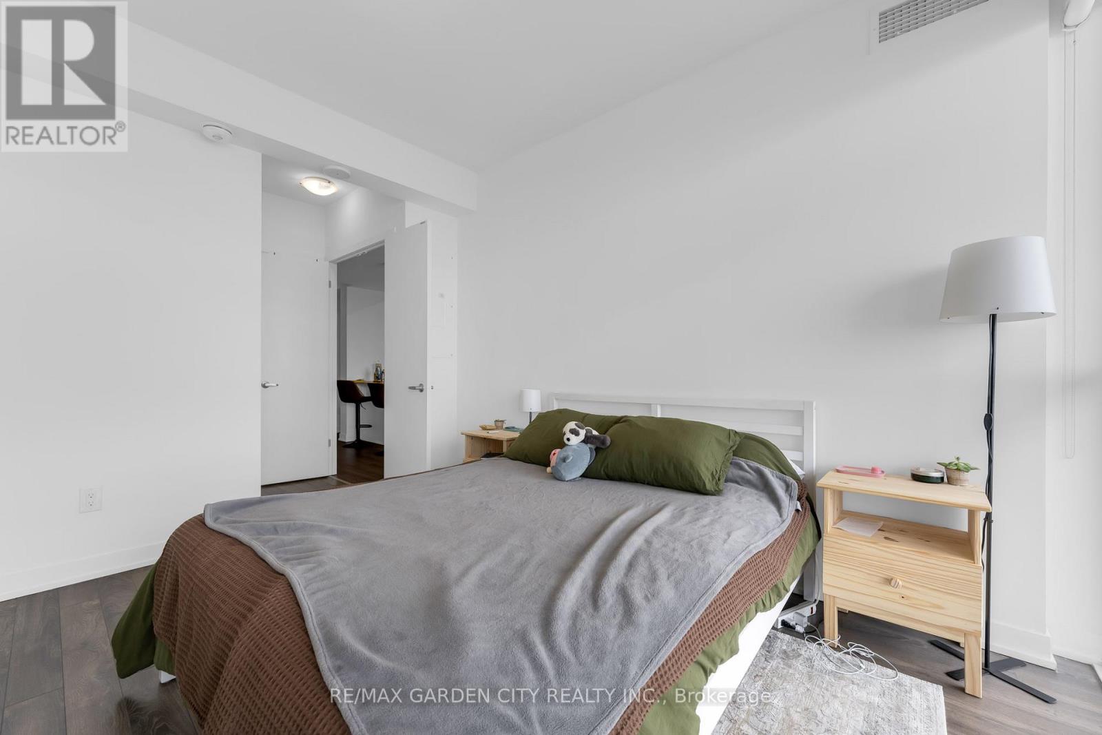 814 - 550 North Service Road, Grimsby, Ontario  L3M 4E8 - Photo 9 - X12925012