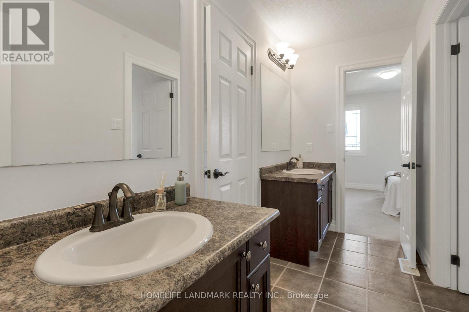 341 Zeller Drive, Kitchener, Ontario  N2A 0B2 - Photo 35 - X12925028