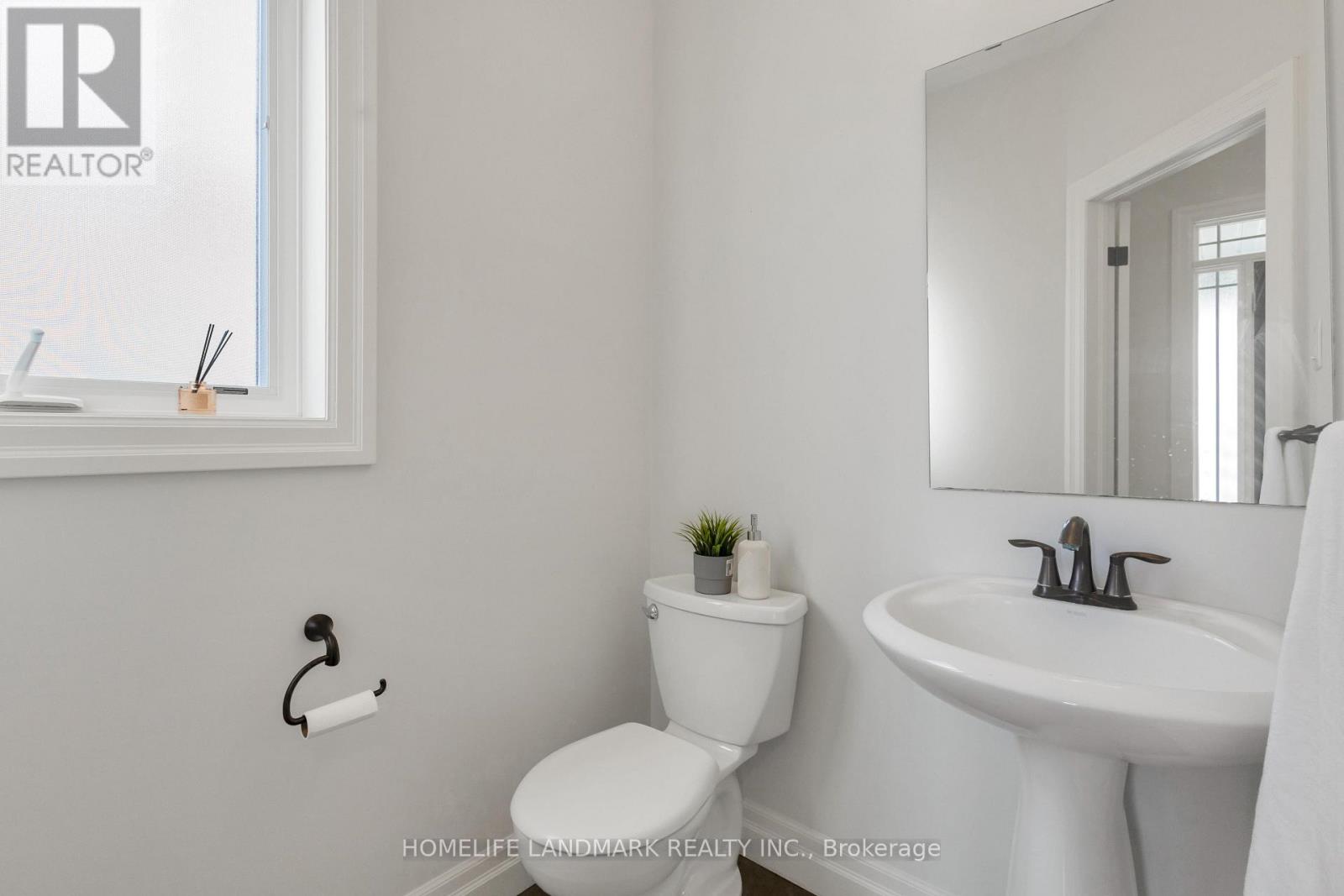 341 Zeller Drive, Kitchener, Ontario  N2A 0B2 - Photo 6 - X12925028