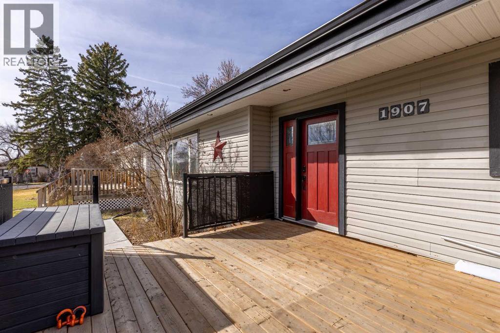 1907 7a Avenue N, Lethbridge, Alberta  T1H 0Z8 - Photo 5 - A2292410