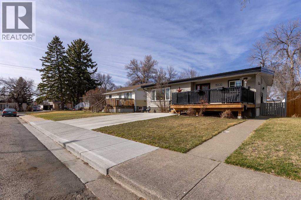 1907 7a Avenue N, Lethbridge, Alberta  T1H 0Z8 - Photo 3 - A2292410