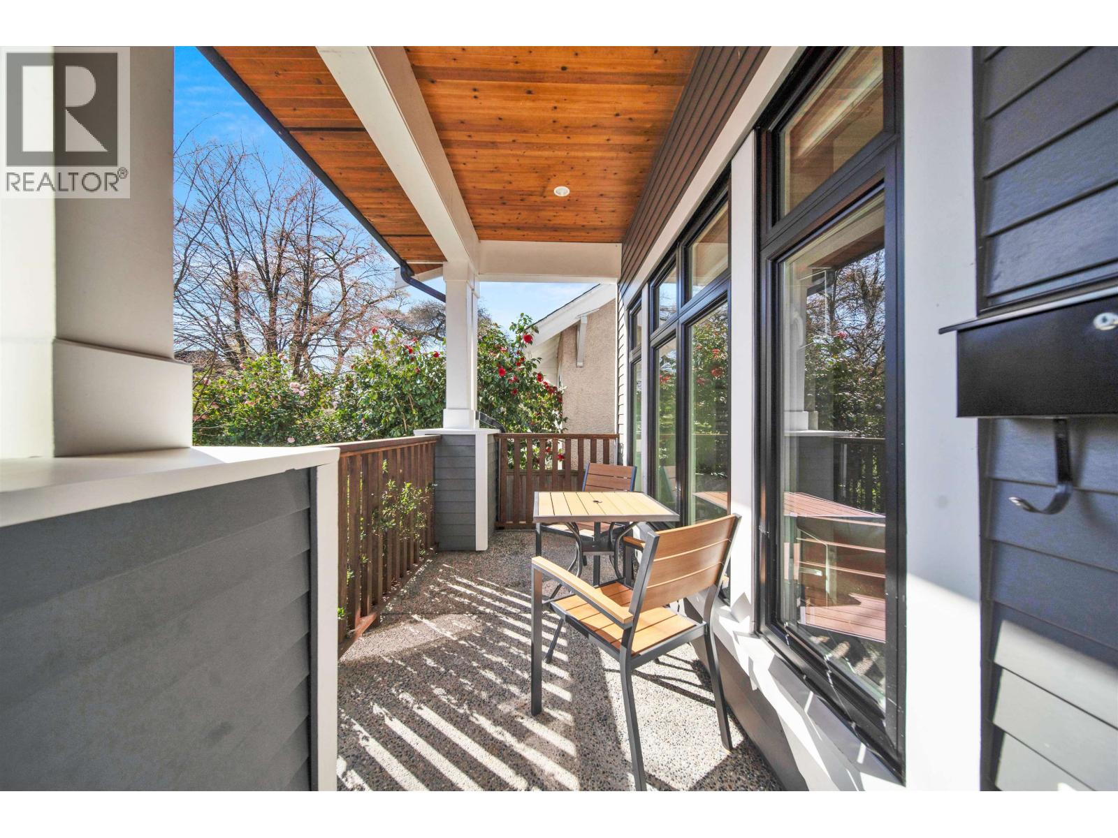 945 E 20th Avenue, Vancouver, British Columbia  V5V 1N7 - Photo 3 - R3103911