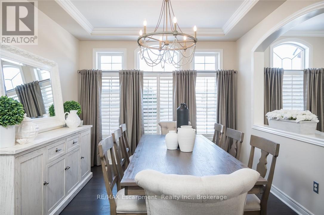 2454 Longridge Crescent, Oakville, Ontario  L6H 6N8 - Photo 11 - W12925374