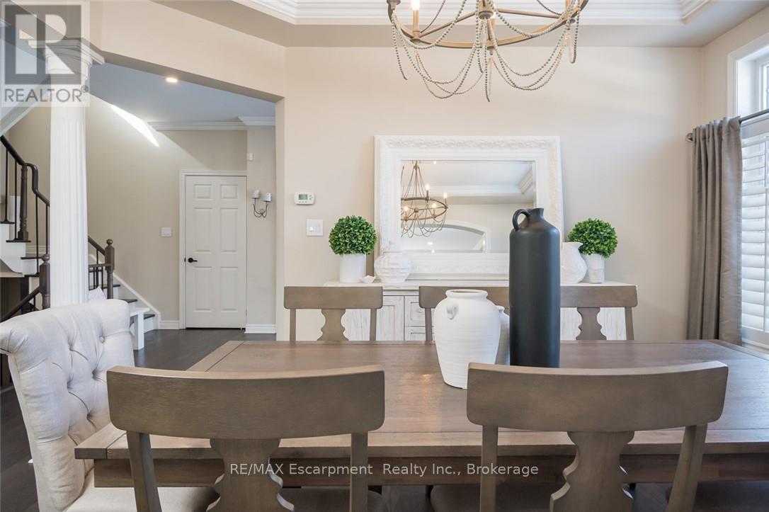 2454 Longridge Crescent, Oakville, Ontario  L6H 6N8 - Photo 13 - W12925374