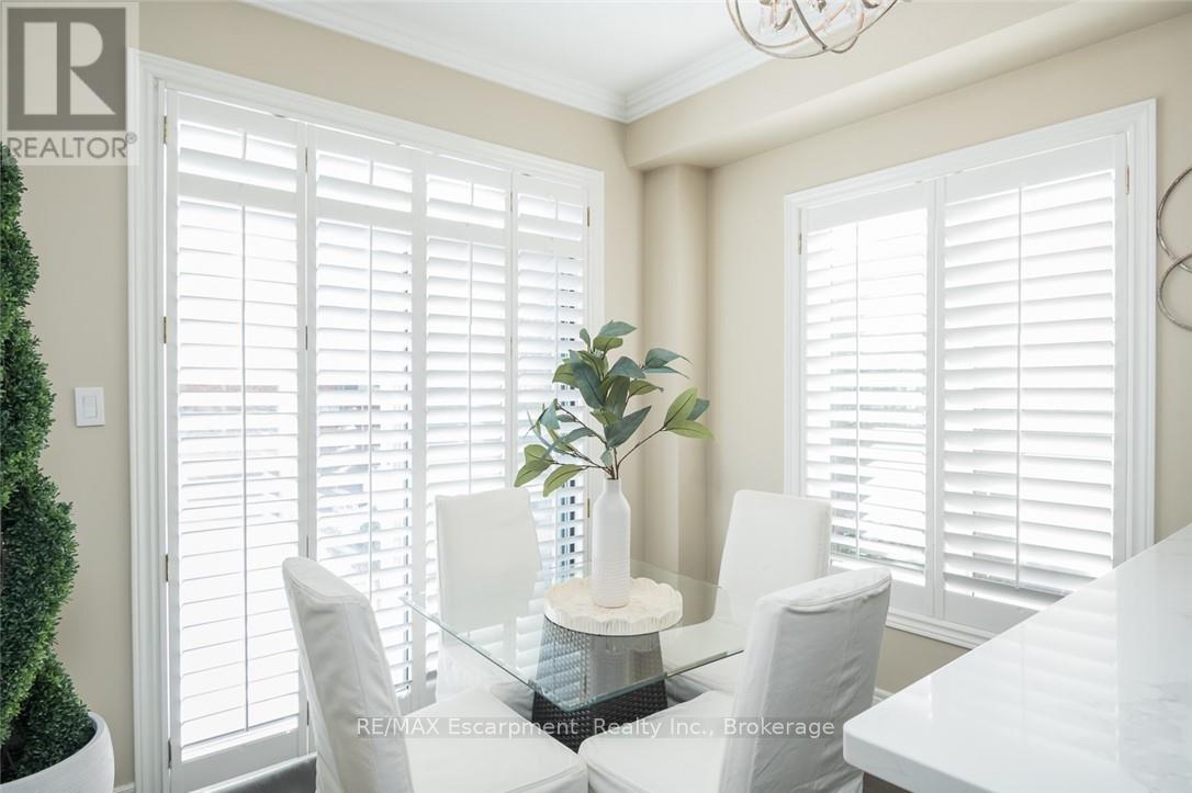 2454 Longridge Crescent, Oakville, Ontario  L6H 6N8 - Photo 16 - W12925374