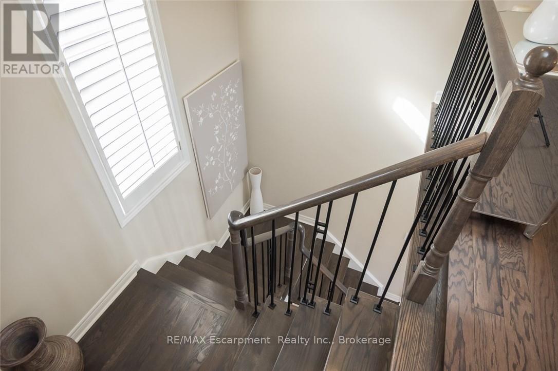 2454 Longridge Crescent, Oakville, Ontario  L6H 6N8 - Photo 24 - W12925374