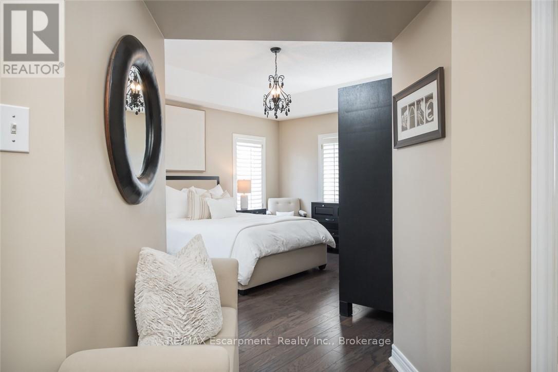 2454 Longridge Crescent, Oakville, Ontario  L6H 6N8 - Photo 26 - W12925374