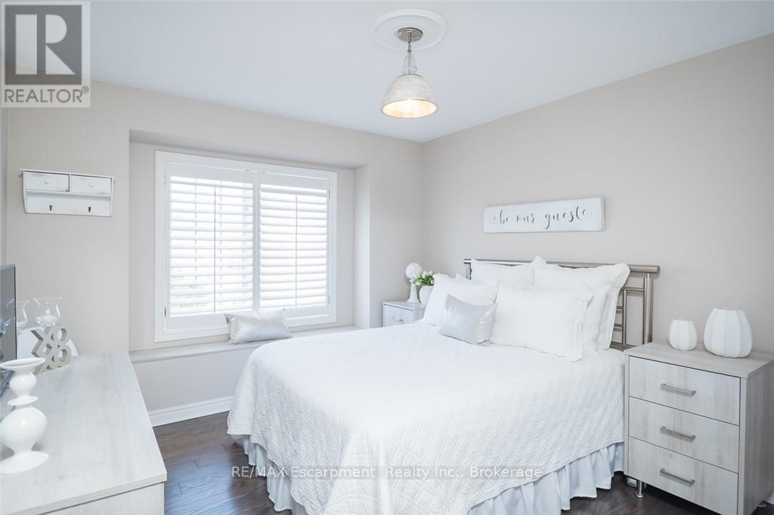 2454 Longridge Crescent, Oakville, Ontario  L6H 6N8 - Photo 31 - W12925374