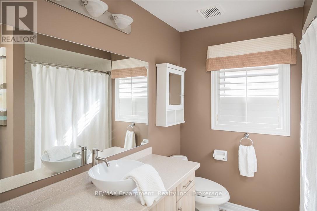 2454 Longridge Crescent, Oakville, Ontario  L6H 6N8 - Photo 35 - W12925374