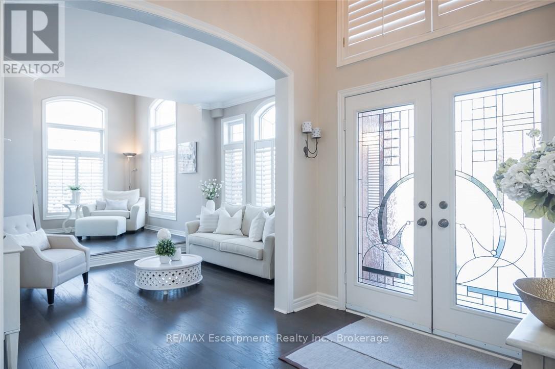 2454 Longridge Crescent, Oakville, Ontario  L6H 6N8 - Photo 5 - W12925374