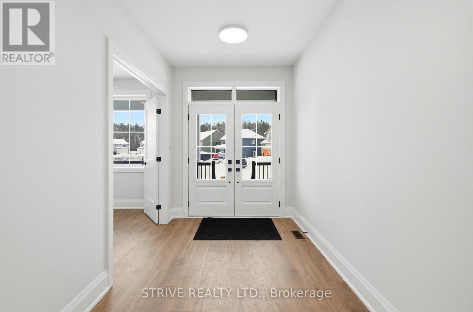 29 Northland Court, Oro-Medonte, Ontario  L9J 1C4 - Photo 2 - S12925354