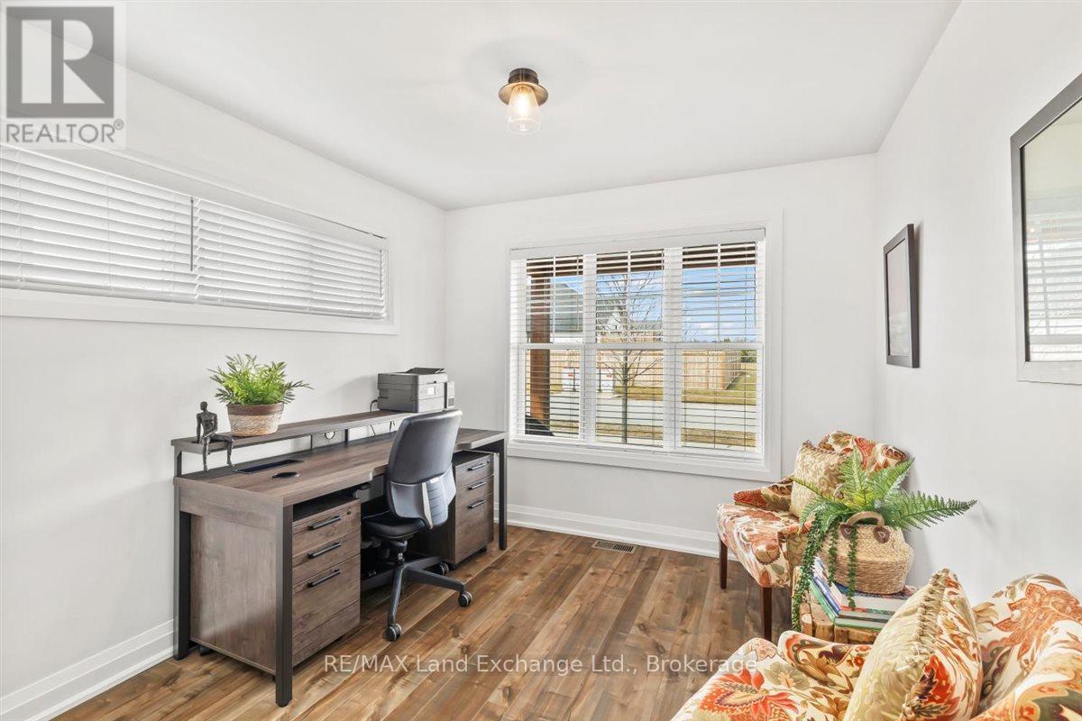 2 Fairway Lane, Saugeen Shores, Ontario  N0H 2C3 - Photo 11 - X12925156