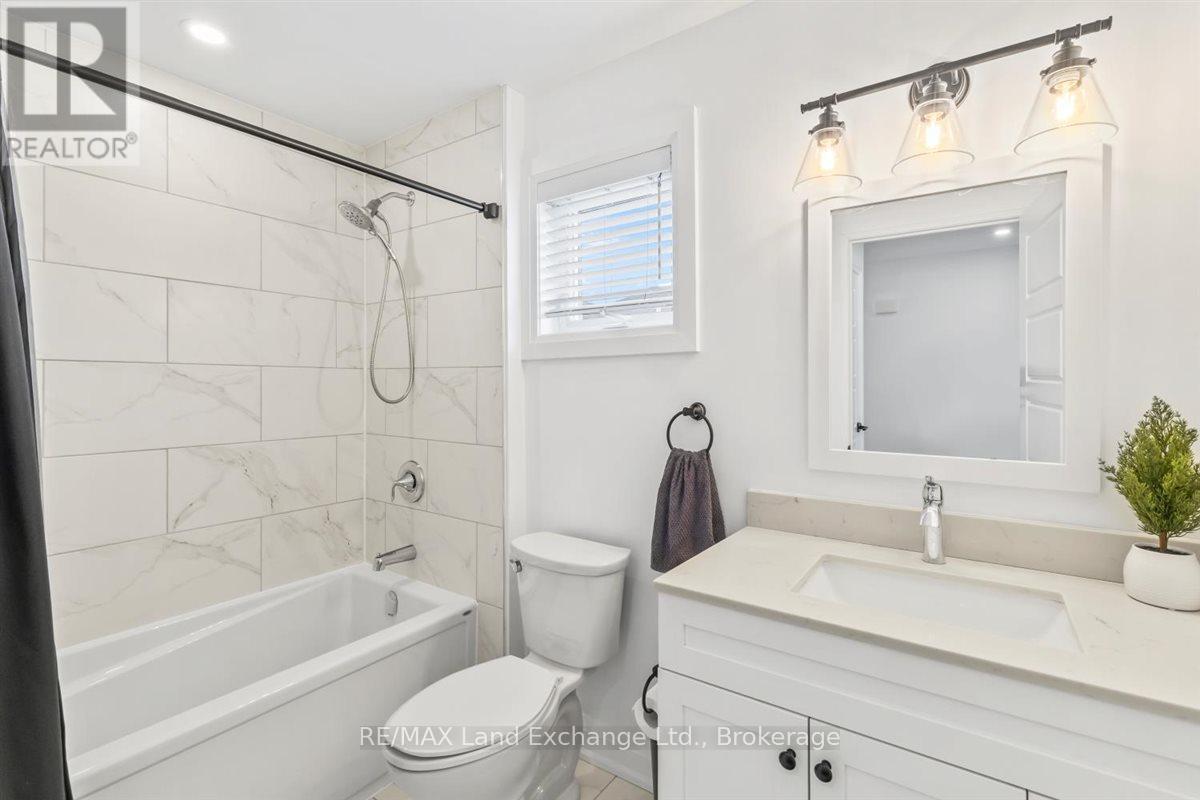 2 Fairway Lane, Saugeen Shores, Ontario  N0H 2C3 - Photo 13 - X12925156