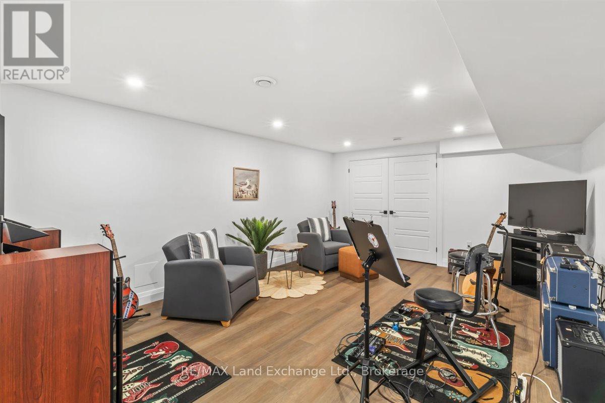 2 Fairway Lane, Saugeen Shores, Ontario  N0H 2C3 - Photo 27 - X12925156