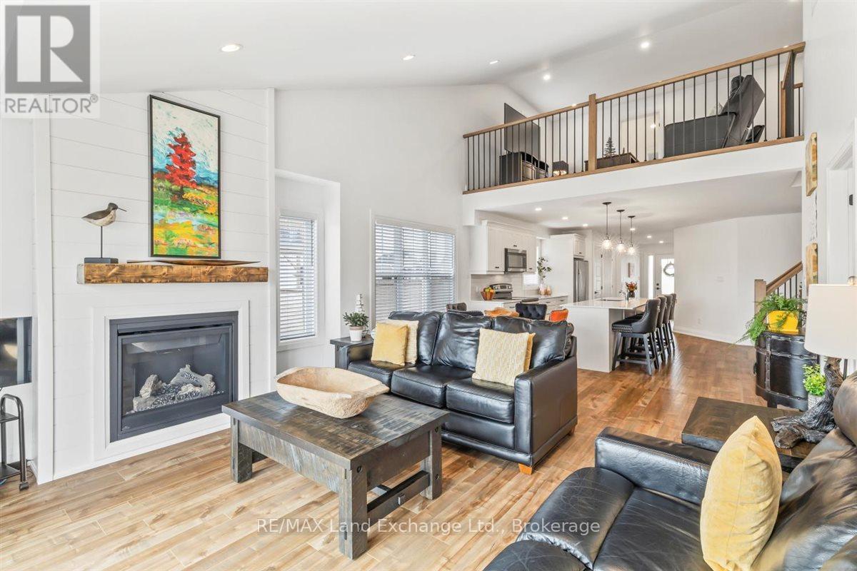 2 Fairway Lane, Saugeen Shores, Ontario  N0H 2C3 - Photo 3 - X12925156