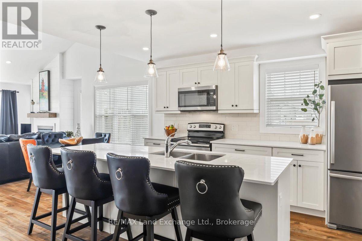 2 Fairway Lane, Saugeen Shores, Ontario  N0H 2C3 - Photo 7 - X12925156