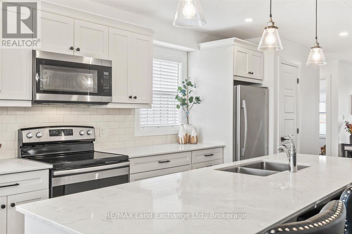 2 Fairway Lane, Saugeen Shores, Ontario  N0H 2C3 - Photo 8 - X12925156