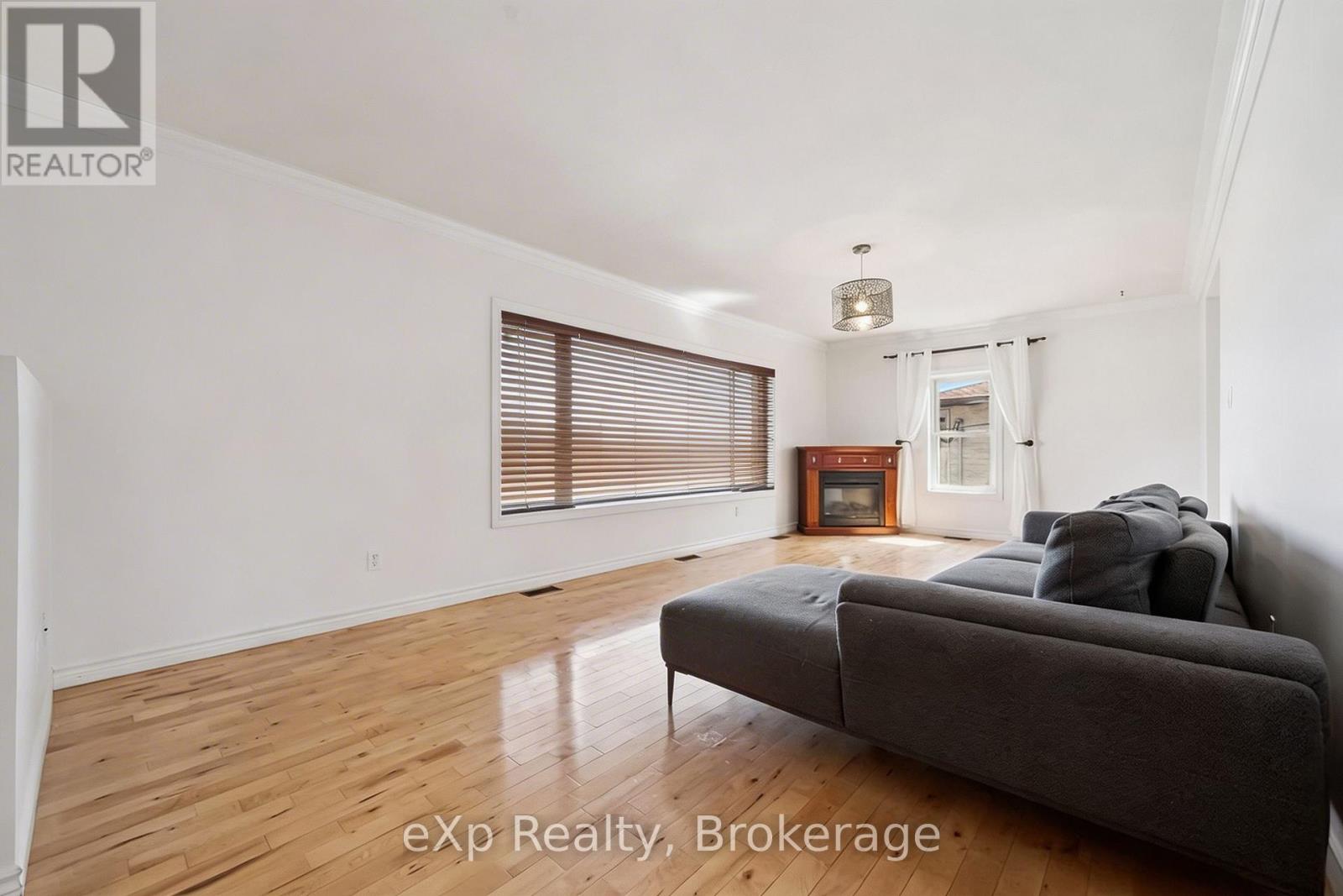 184 Stevenson Street N, Guelph (St. George's), Ontario  N1E 5A8 - Photo 9 - X12925214