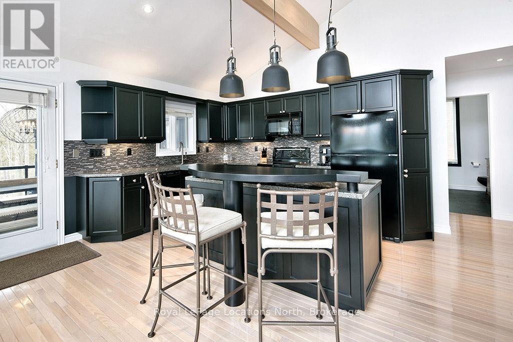 112 Amik Court, Grey Highlands, Ontario  N0C 1G0 - Photo 16 - X12925260