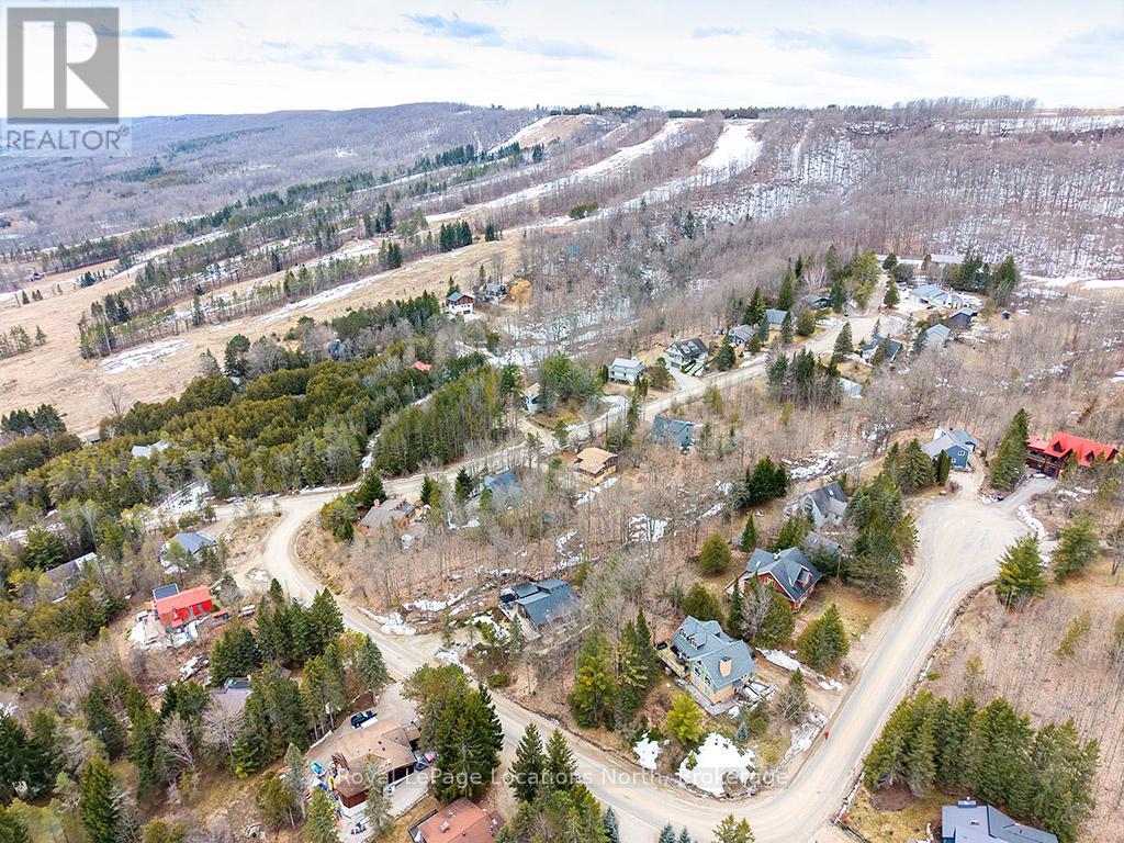 112 Amik Court, Grey Highlands, Ontario  N0C 1G0 - Photo 3 - X12925260