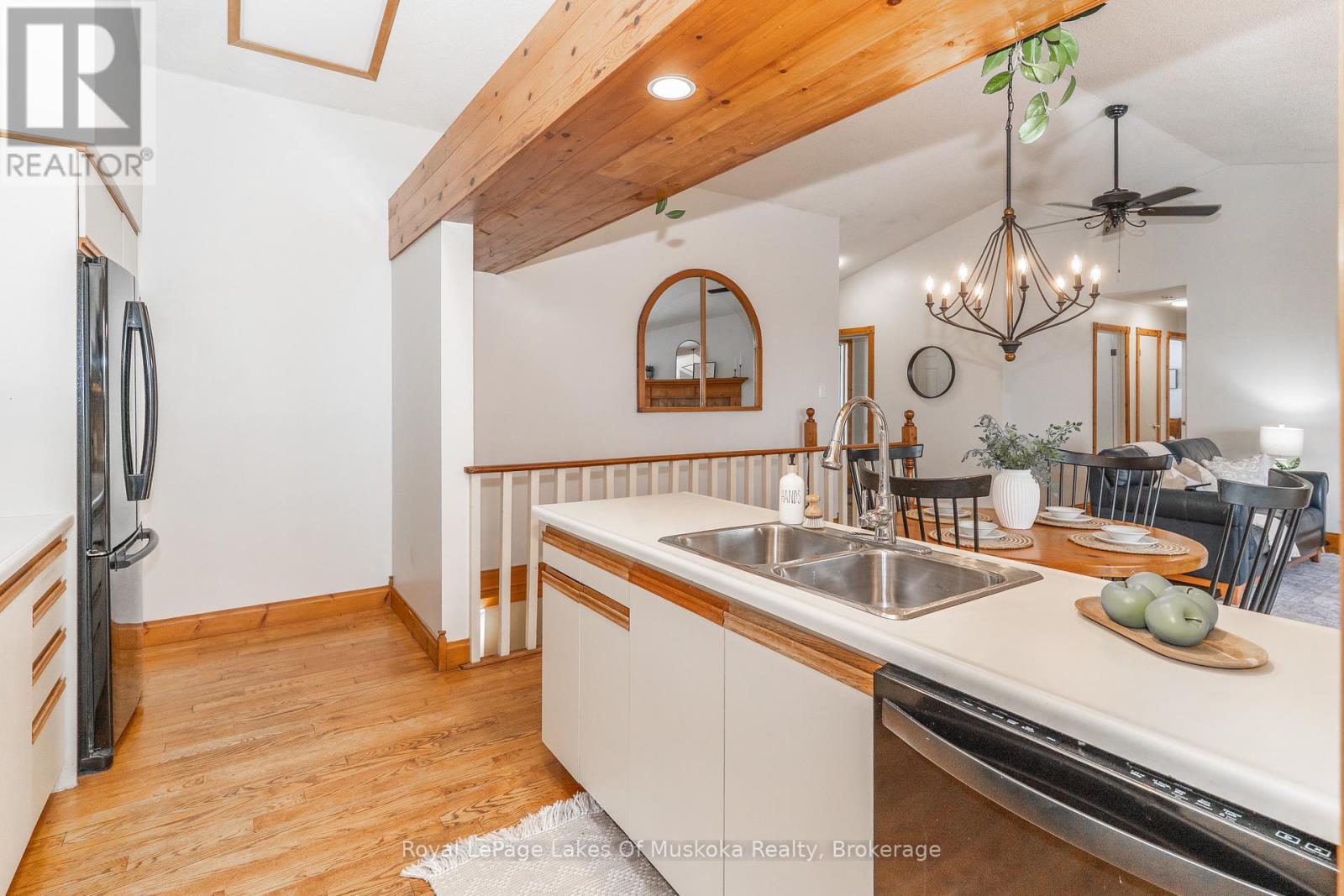 35 Westvale Drive, Bracebridge (Monck (Bracebridge)), Ontario  P1L 1B5 - Photo 10 - X12925330