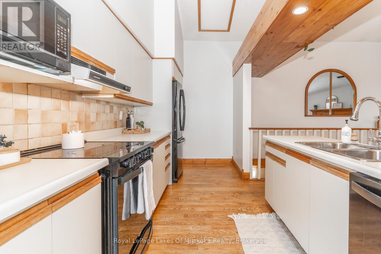 35 Westvale Drive, Bracebridge (Monck (Bracebridge)), Ontario  P1L 1B5 - Photo 11 - X12925330