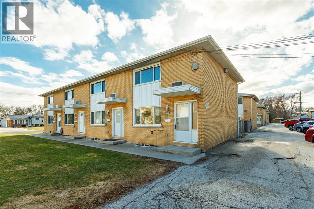 816 Wellington Street, Sarnia, Ontario  N7T 1J5 - Photo 2 - 26006308