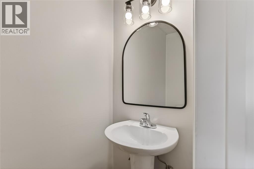 816 Wellington Street, Sarnia, Ontario  N7T 1J5 - Photo 13 - 26006308