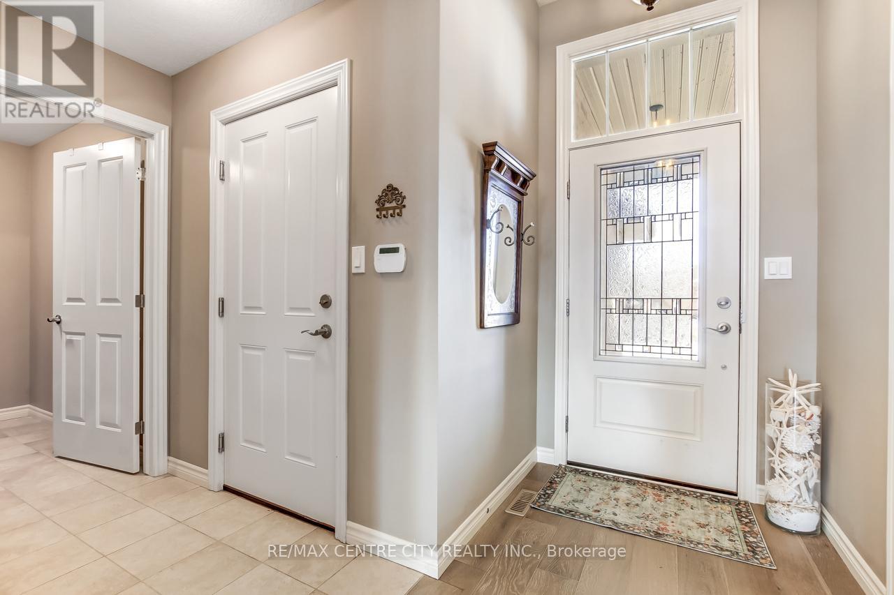 417 Beamish Street, Central Elgin (Port Stanley), Ontario  N5L 0A7 - Photo 2 - X12925118