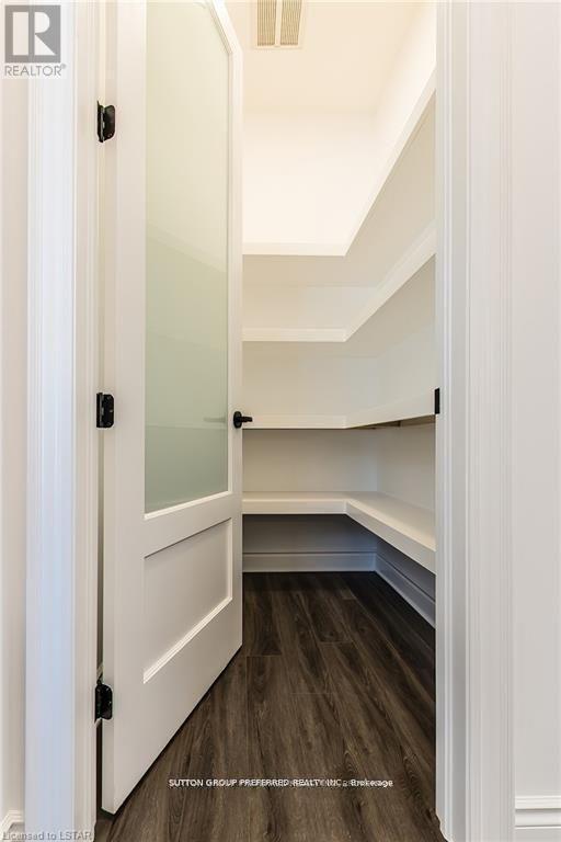 105 Harvest Lane, Thames Centre, Ontario  N0L 1G2 - Photo 10 - X12925168