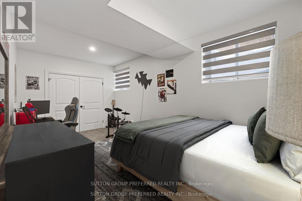 105 Harvest Lane, Thames Centre, Ontario  N0L 1G2 - Photo 31 - X12925168