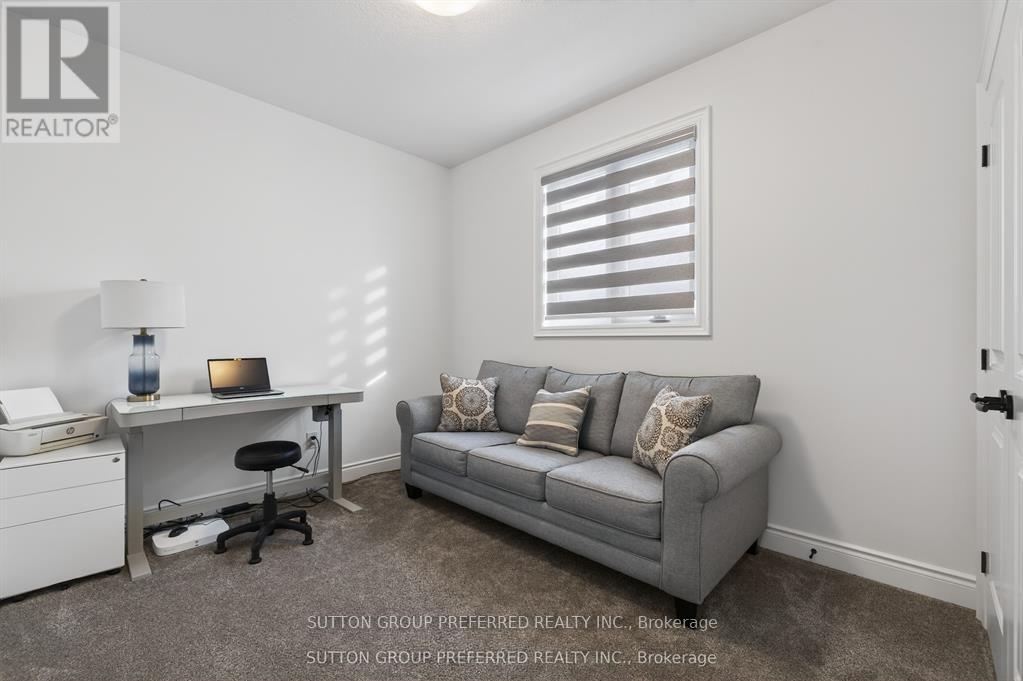 105 Harvest Lane, Thames Centre, Ontario  N0L 1G2 - Photo 34 - X12925168