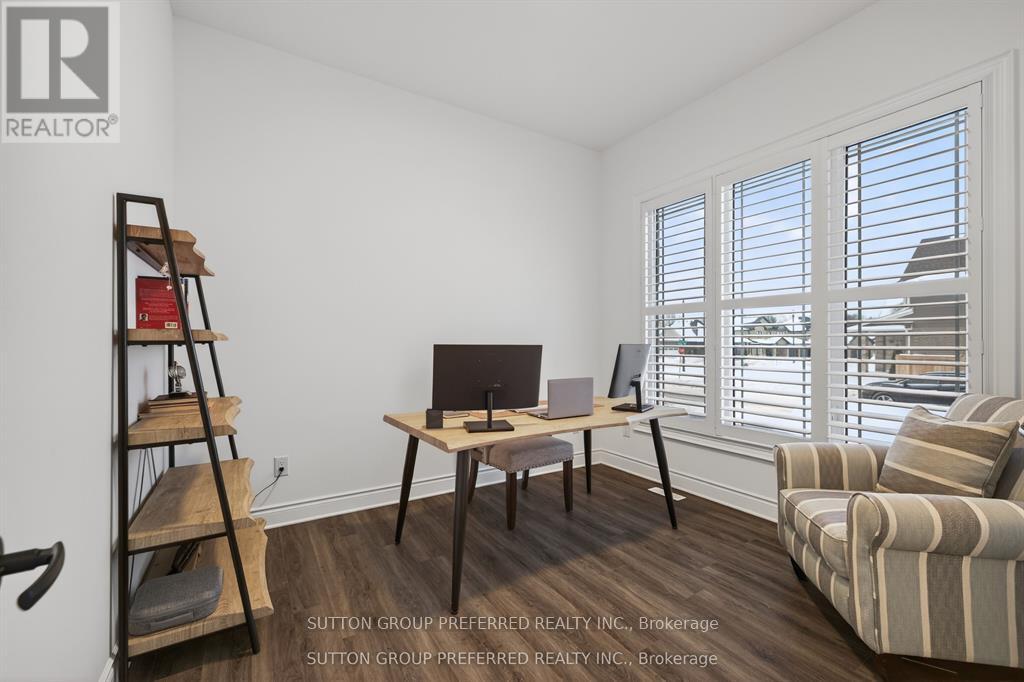 105 Harvest Lane, Thames Centre, Ontario  N0L 1G2 - Photo 4 - X12925168