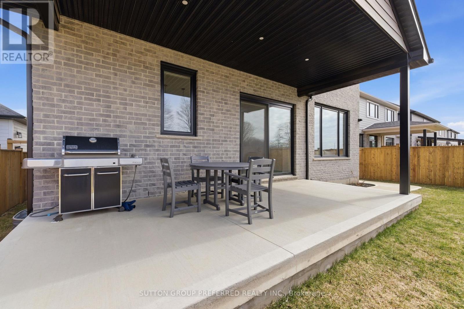 105 Harvest Lane, Thames Centre, Ontario  N0L 1G2 - Photo 44 - X12925168