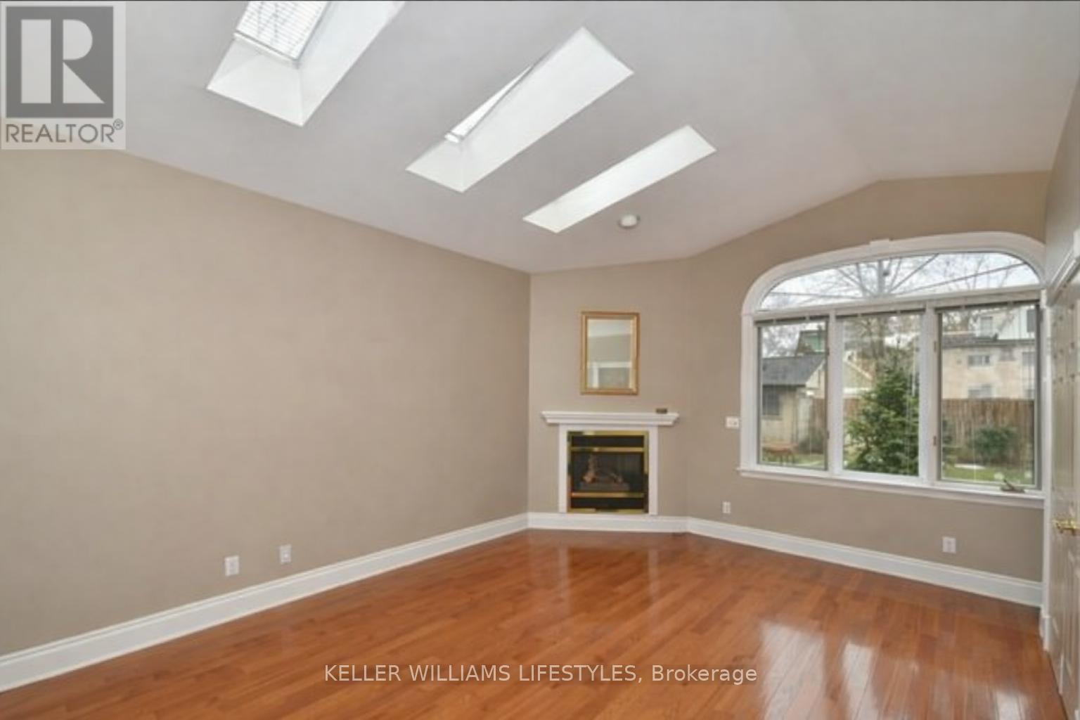 303 Pall Mall Street, London East, Ontario  N6B 2G8 - Photo 4 - X12925302